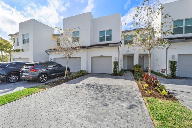 $3,200 | 4998 Navali Drive, Lake Worth, FL 33467