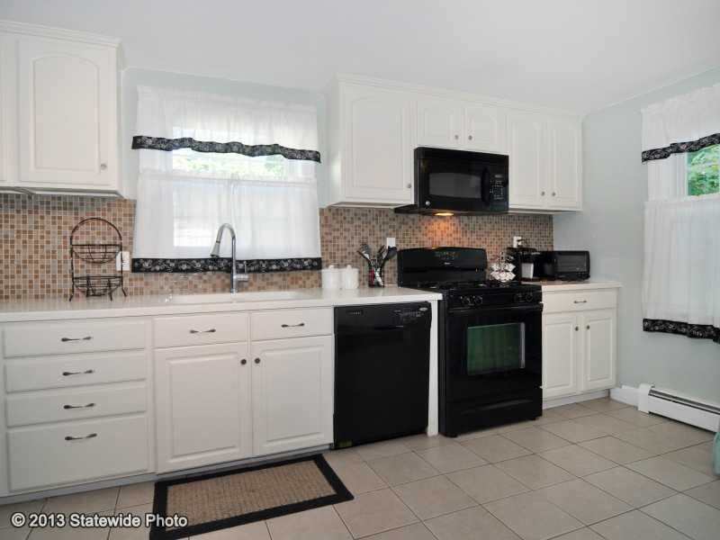 74 Whittier Road Pawtucket, RI 02861 - Photo 8 of 24 Kitchen.