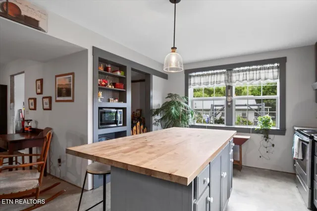 $382,500 | 286 Lewis White Lane, La Follette, TN 37766