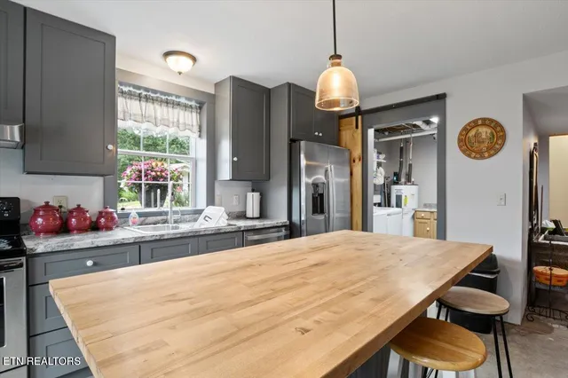 $382,500 | 286 Lewis White Lane, La Follette, TN 37766