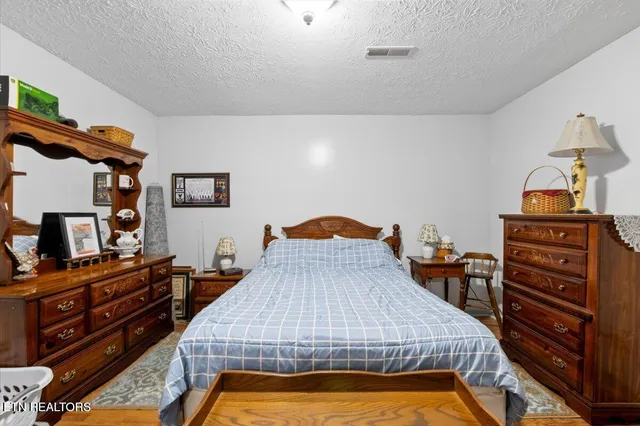 $382,500 | 286 Lewis White Lane, La Follette, TN 37766