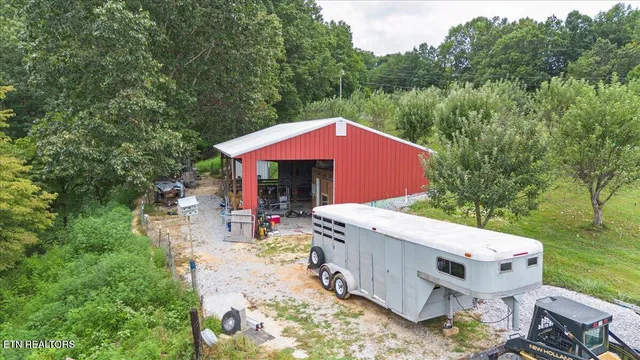 $382,500 | 286 Lewis White Lane, La Follette, TN 37766