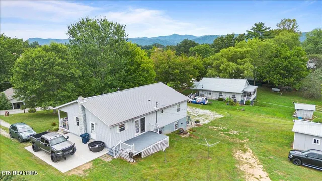 $382,500 | 286 Lewis White Lane, La Follette, TN 37766