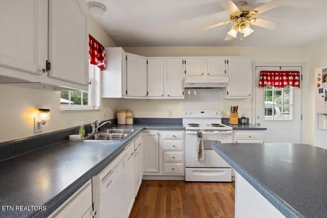 $382,500 | 286 Lewis White Lane, La Follette, TN 37766