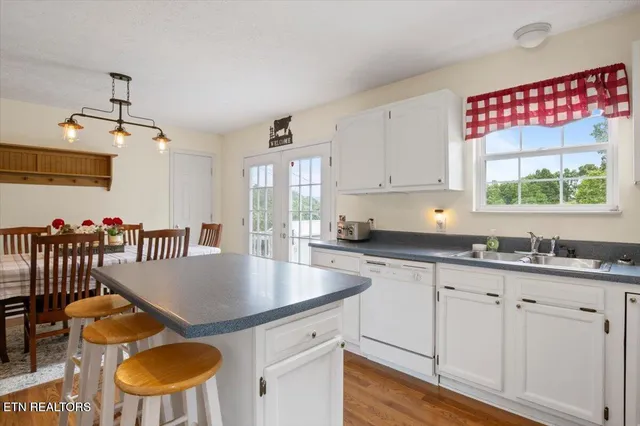 $382,500 | 286 Lewis White Lane, La Follette, TN 37766