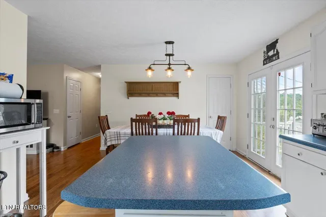 $382,500 | 286 Lewis White Lane, La Follette, TN 37766