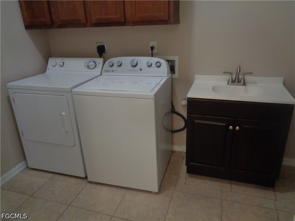 2463 Nature Pointe Loop Fort Myers, FL 33905 - Photo 41 of 50 a utility room with dryer and washer