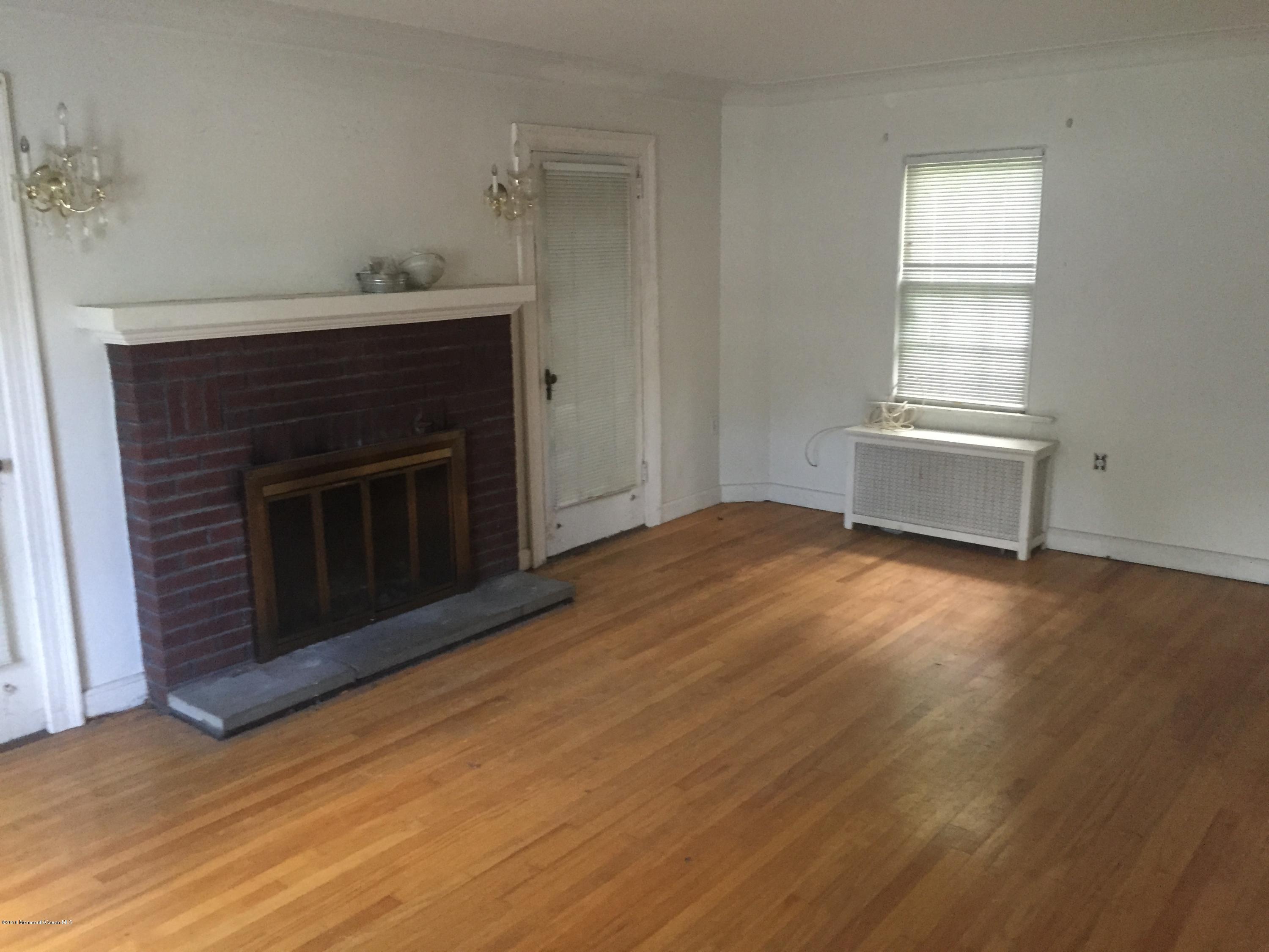 734 Holmdel Road Holmdel, NJ 07733 - Photo 3 of 18 IMG_0885