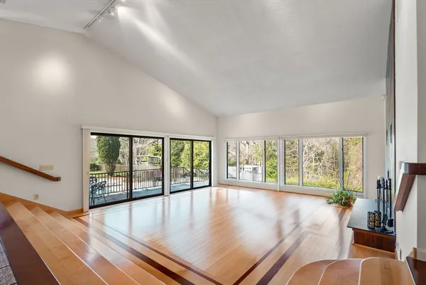 $1,239,999 | 16 Wadsworth Lane, Dartmouth, MA 02748