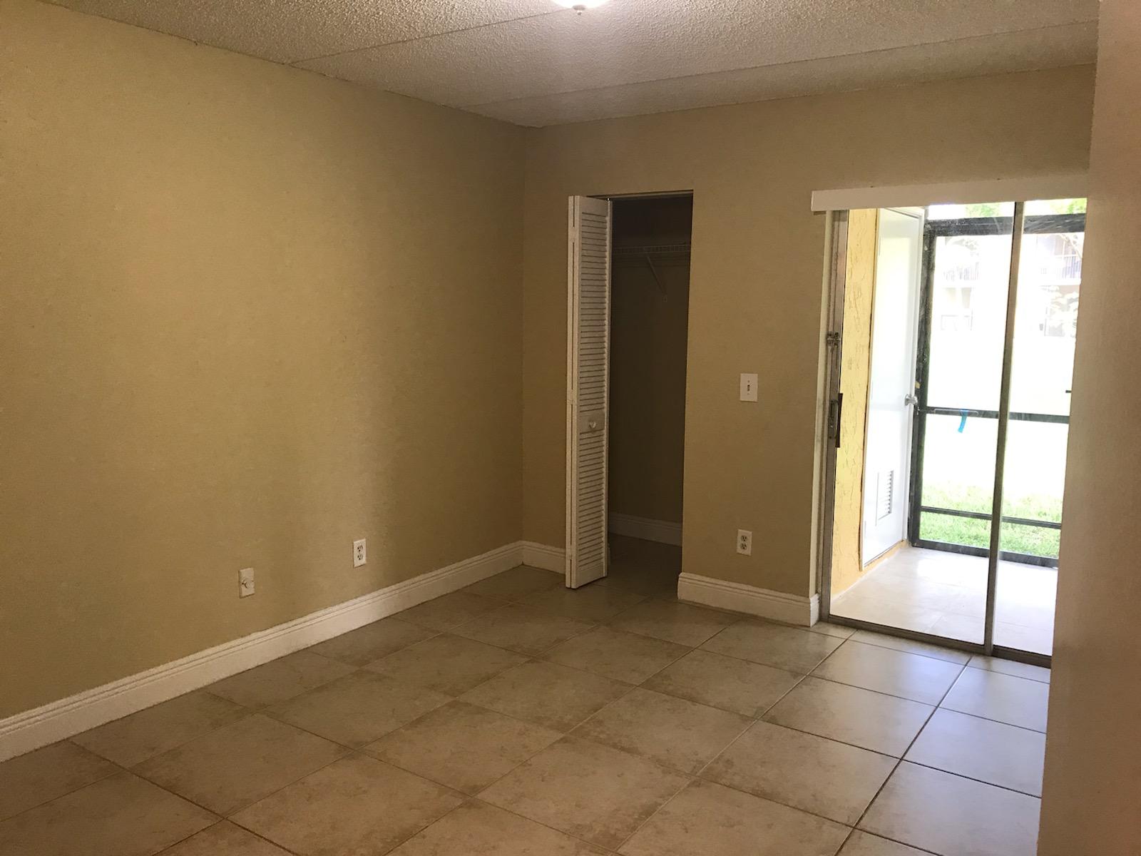 1209 Meadows Circle Boynton Beach, FL 33436 - Photo 4 of 12 IMG_2391