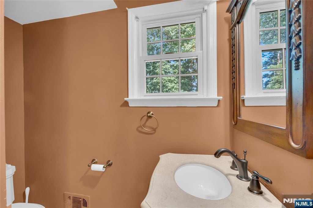 40 Rickland Road Old Tappan, NJ 07675 - Photo 18 of 32