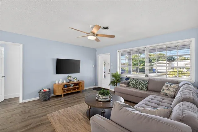 $5,000 | 110 Northeast 30th Street, Pompano Beach, FL 33064