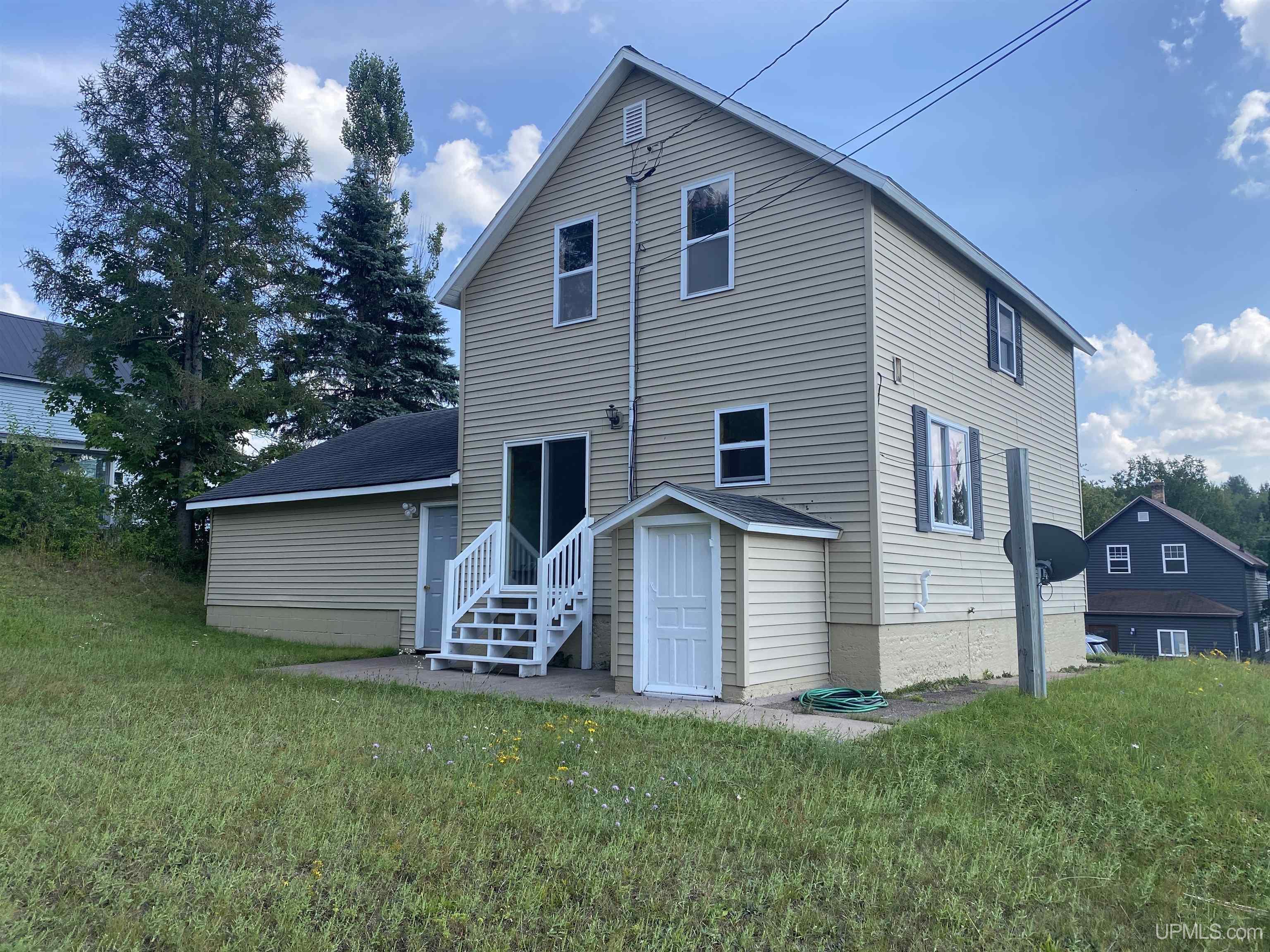 8204 Center Ramsay, MI 49959 - Photo 2 of 19 Gallery Image 2