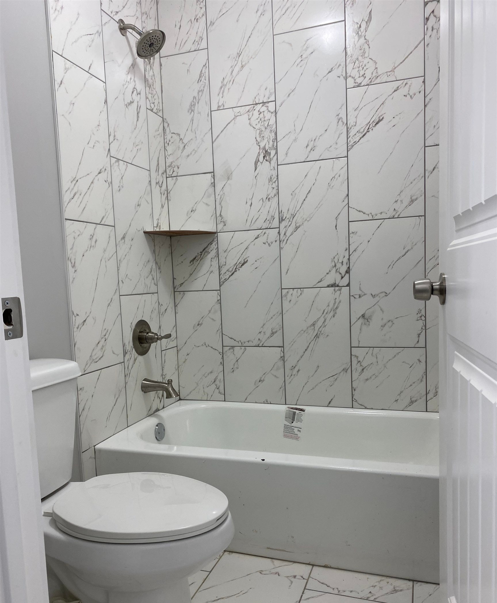 2352 Manchester Road Memphis, TN 38114 - Photo 13 of 36 a bathroom with a toilet and a bathtub