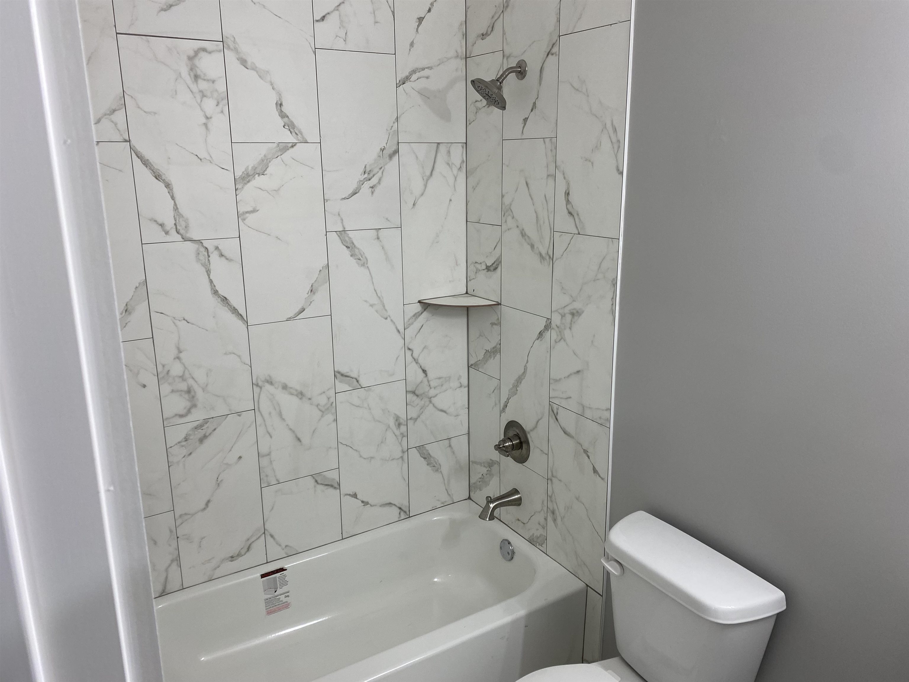 2352 Manchester Road Memphis, TN 38114 - Photo 24 of 36 a bathroom with a toilet and bathtub