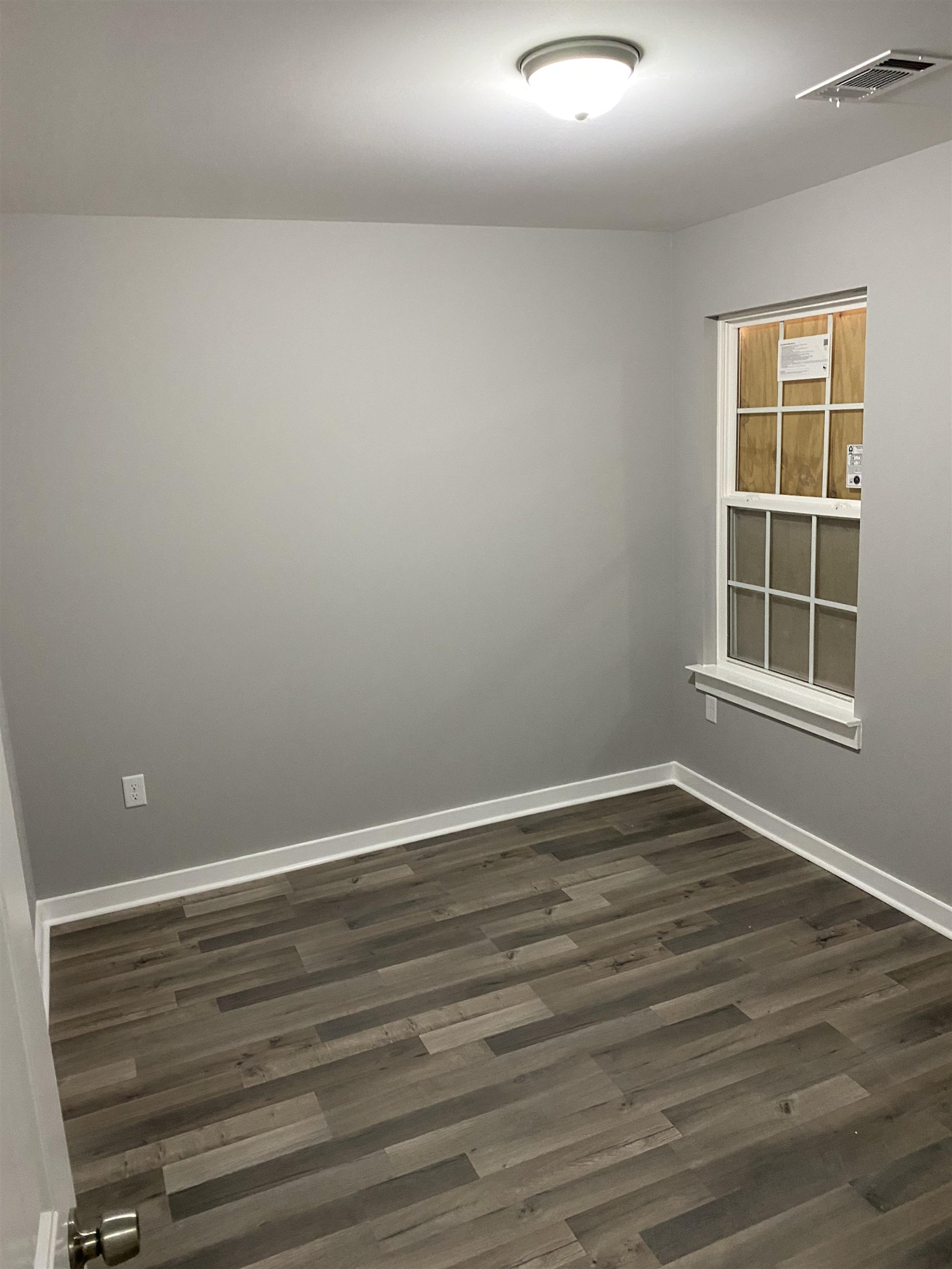 2352 Manchester Road Memphis, TN 38114 - Photo 30 of 36 an empty room with wooden floor and windows
