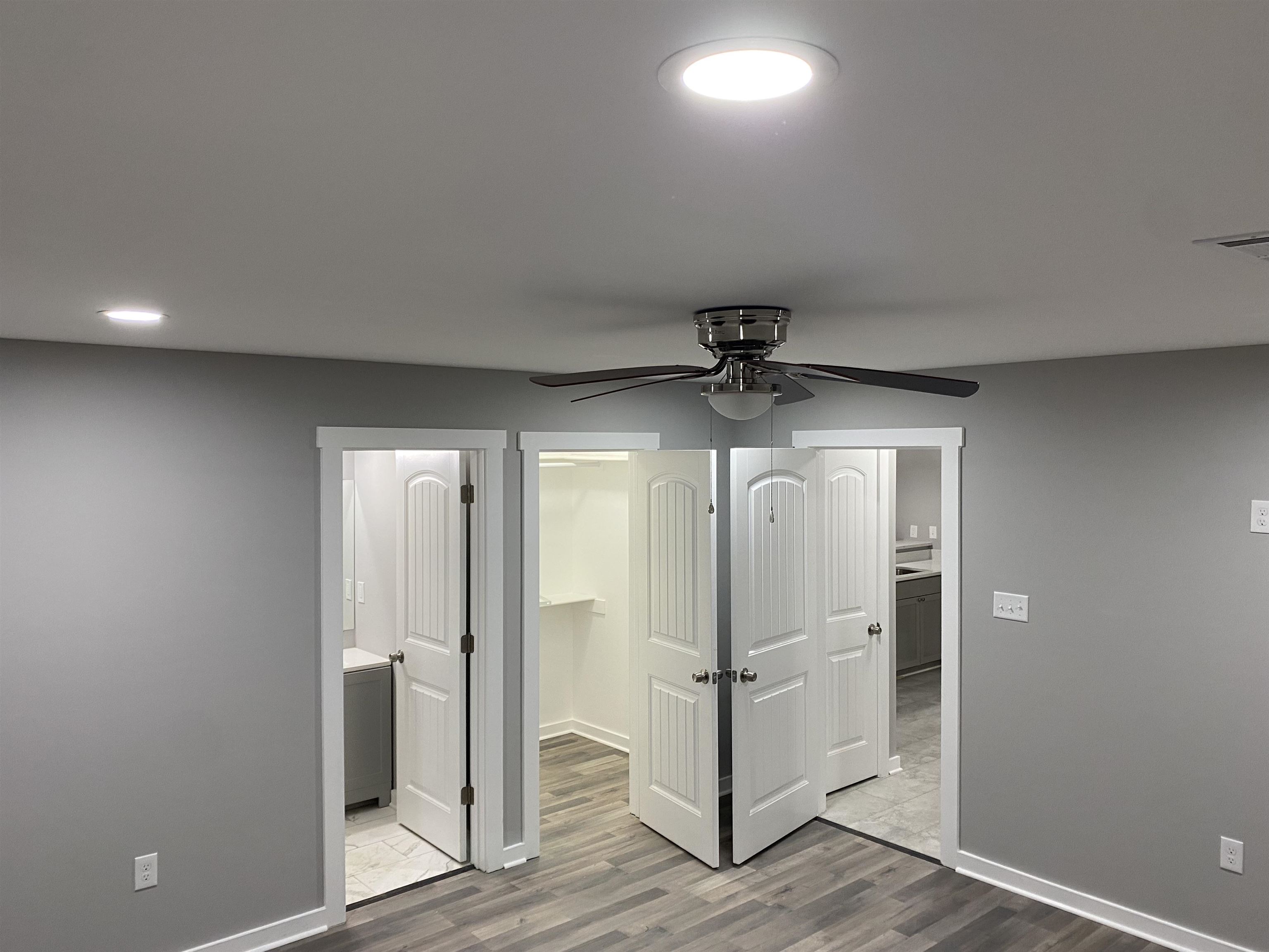 2352 Manchester Road Memphis, TN 38114 - Photo 9 of 36 an empty room with wooden floor and a ceiling fan
