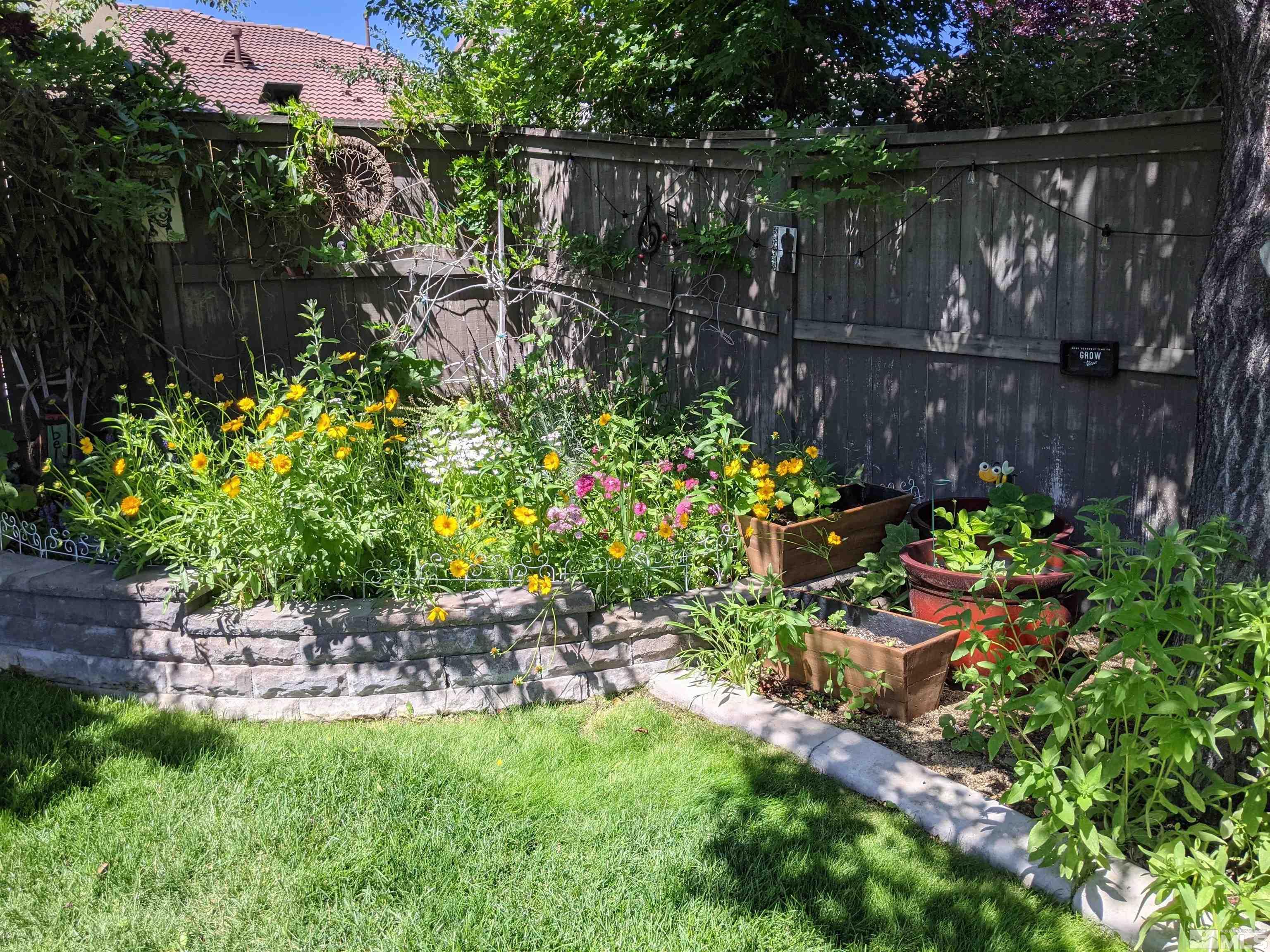 596 Needles Court Reno, NV 89521 - Photo 39 of 40 a wooden fence with some plants