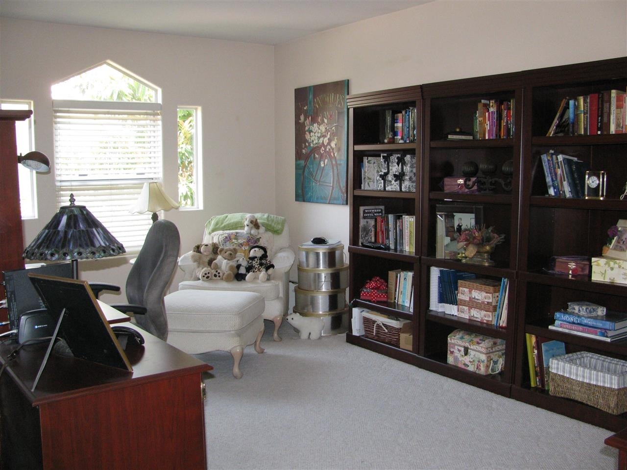 1834 Key Largo Road Vista, CA 92081 - Photo 18 of 25 Master den or alcove - so much opportunity...an office, a reading room, workout equipment! The possibilities are endless...