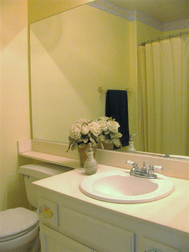 1834 Key Largo Road Vista, CA 92081 - Photo 21 of 25 Second full bathroom offering tub.shower combination~