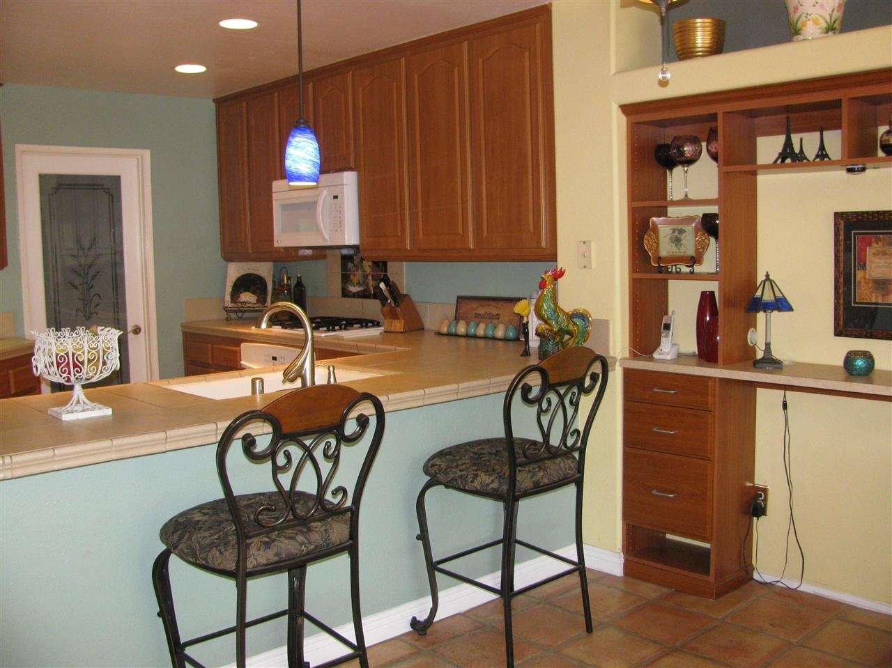 1834 Key Largo Road Vista, CA 92081 - Photo 10 of 25 Lovely area for a couple of guests to sit and nosh on apps while you prepare a fine meal for them~