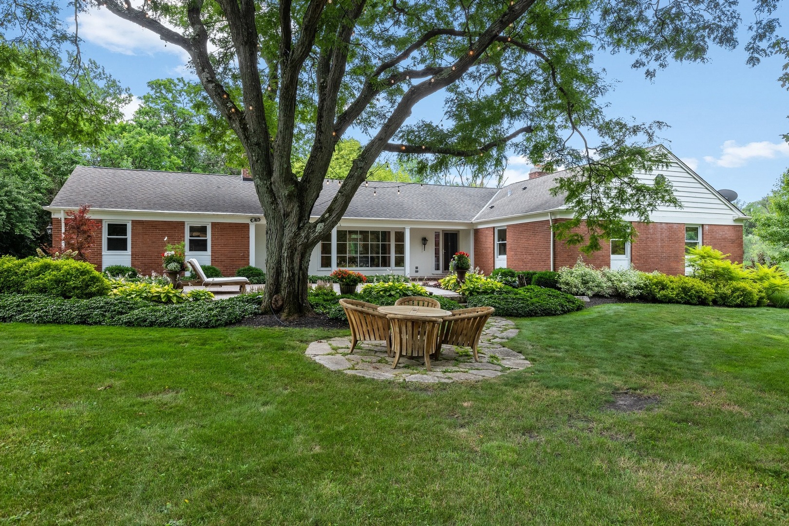 1595 Dunbar Road Inverness, IL 60067 - Photo 1 of 36 Gallery Image 1