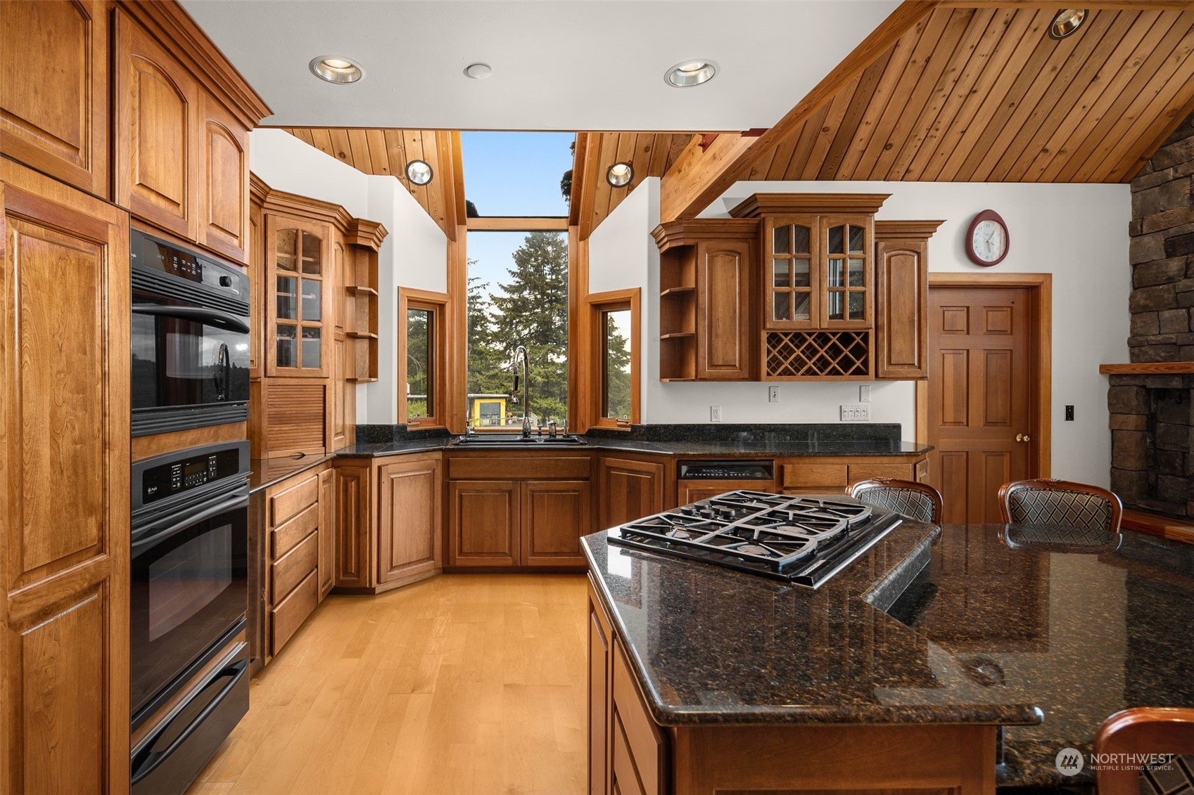 17385 Sylvester Road Southwest Burien, WA 98166 - Photo 17 of 40 Gallery Image 17