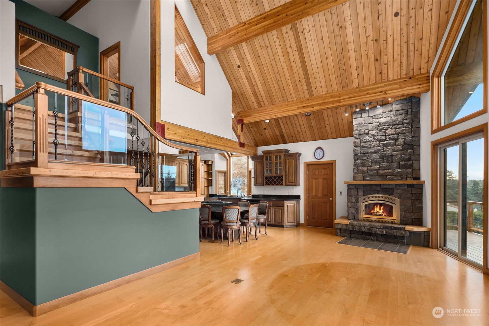 17385 Sylvester Road Southwest Burien, WA 98166 - Photo 6 of 40 Gallery Image 6