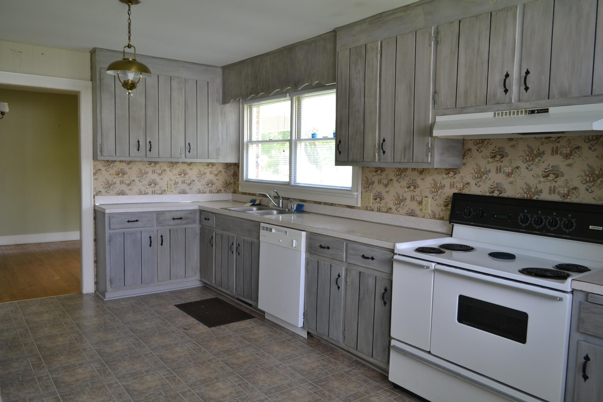 1880 Pittstown Road Bristol, VA 24201 - Photo 11 of 33 DSC_1093