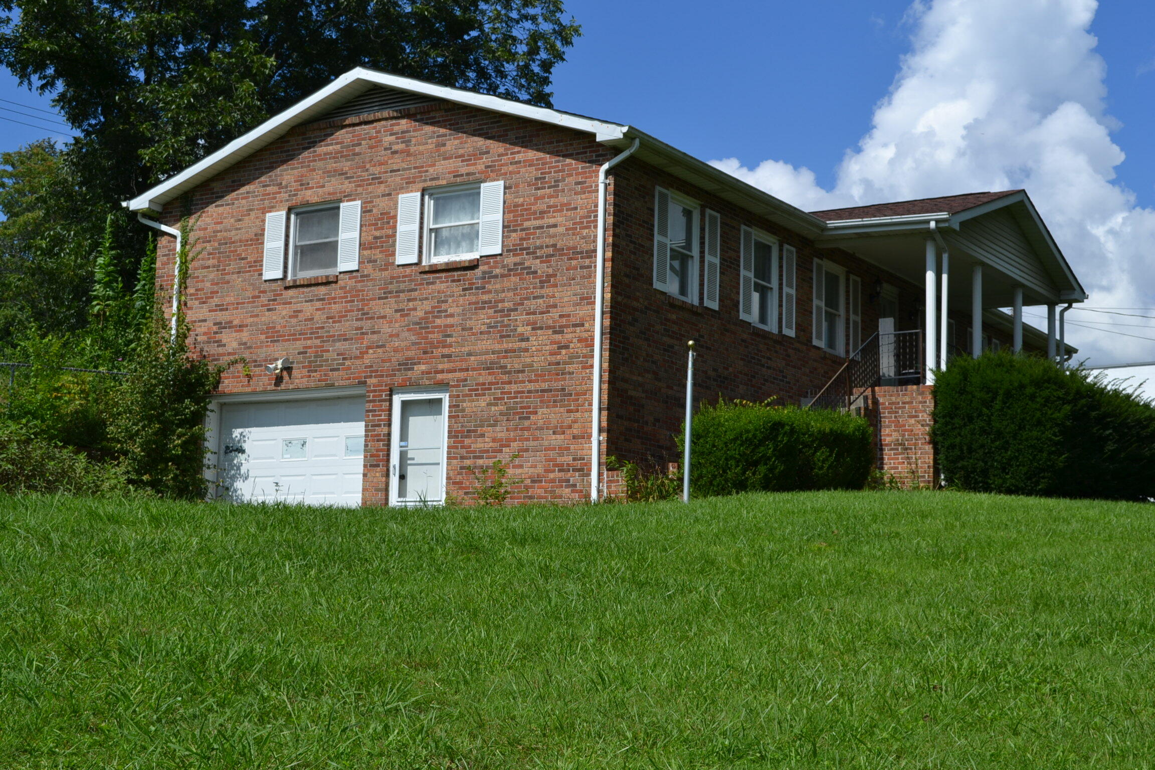 1880 Pittstown Road Bristol, VA 24201 - Photo 2 of 33 DSC_1098