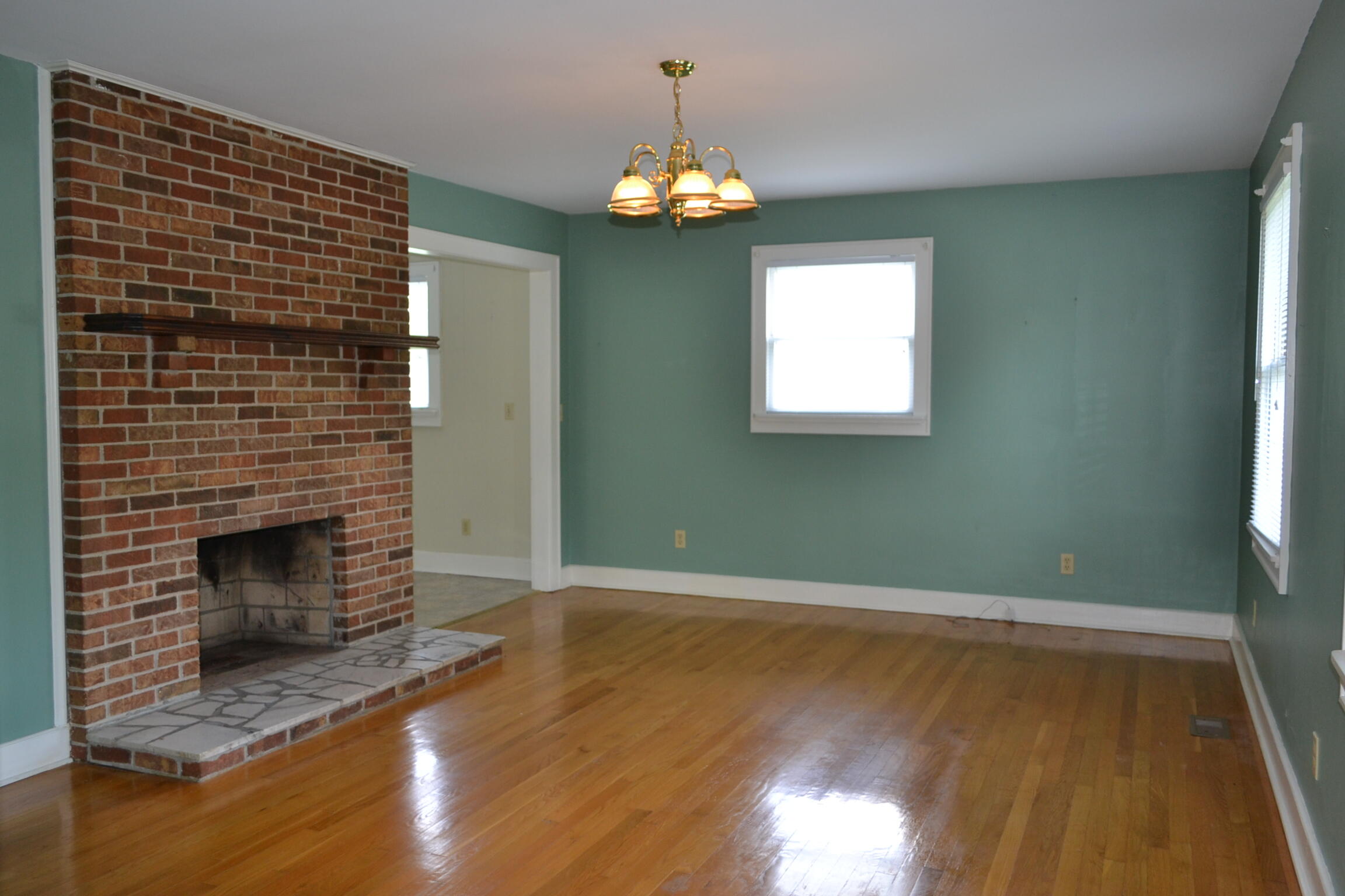 1880 Pittstown Road Bristol, VA 24201 - Photo 6 of 33 DSC_1089