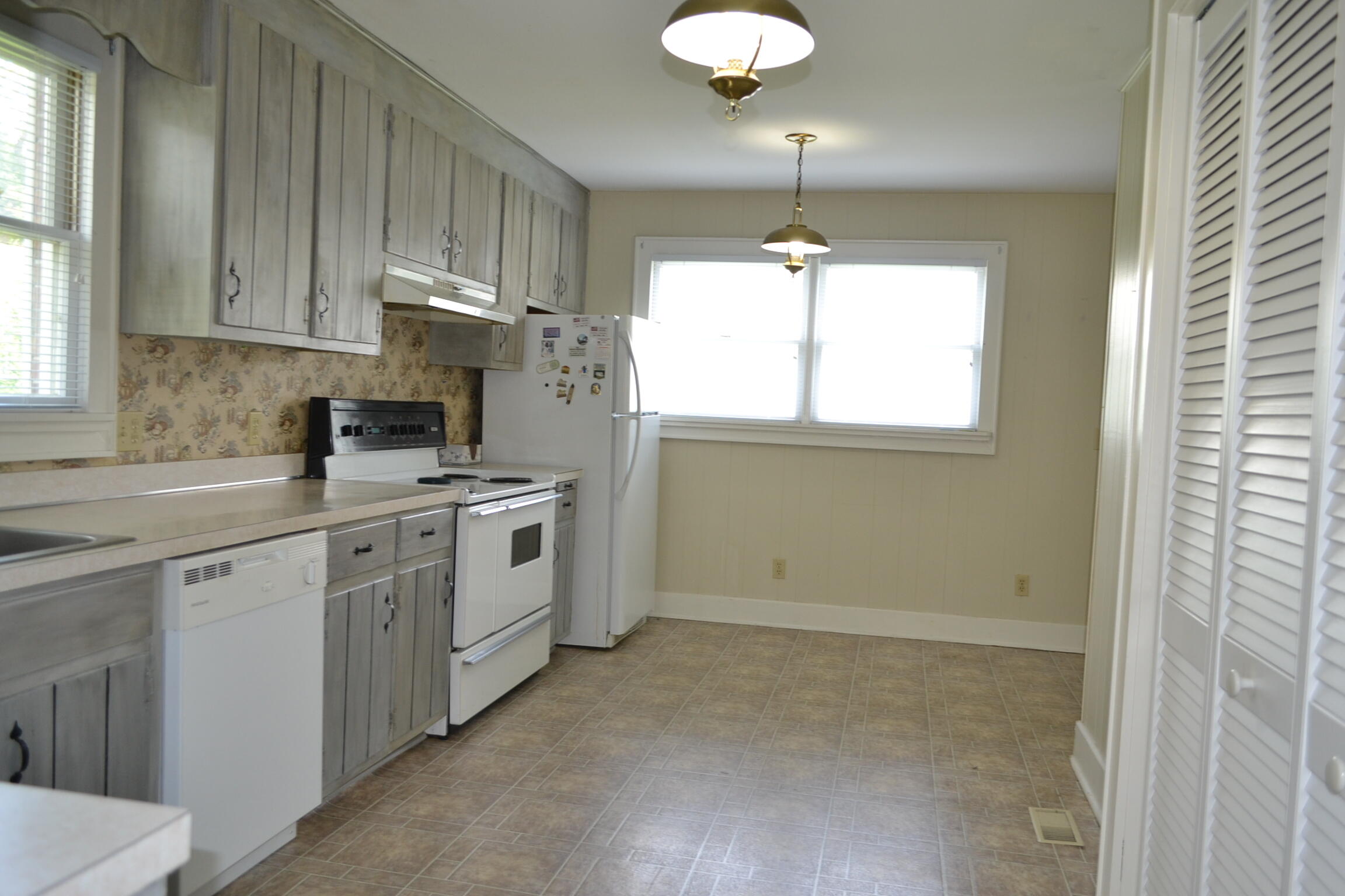 1880 Pittstown Road Bristol, VA 24201 - Photo 10 of 33 DSC_1095