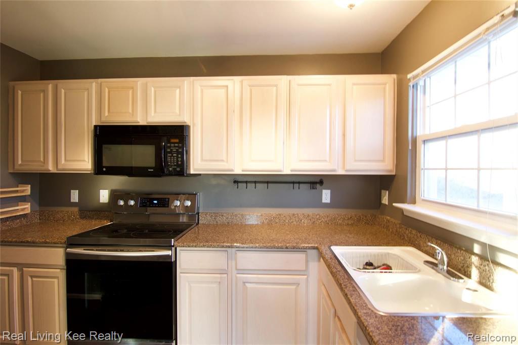 1908 Flagstone Circle, Unit 79 Rochester, MI 48307 - Photo 12 of 22