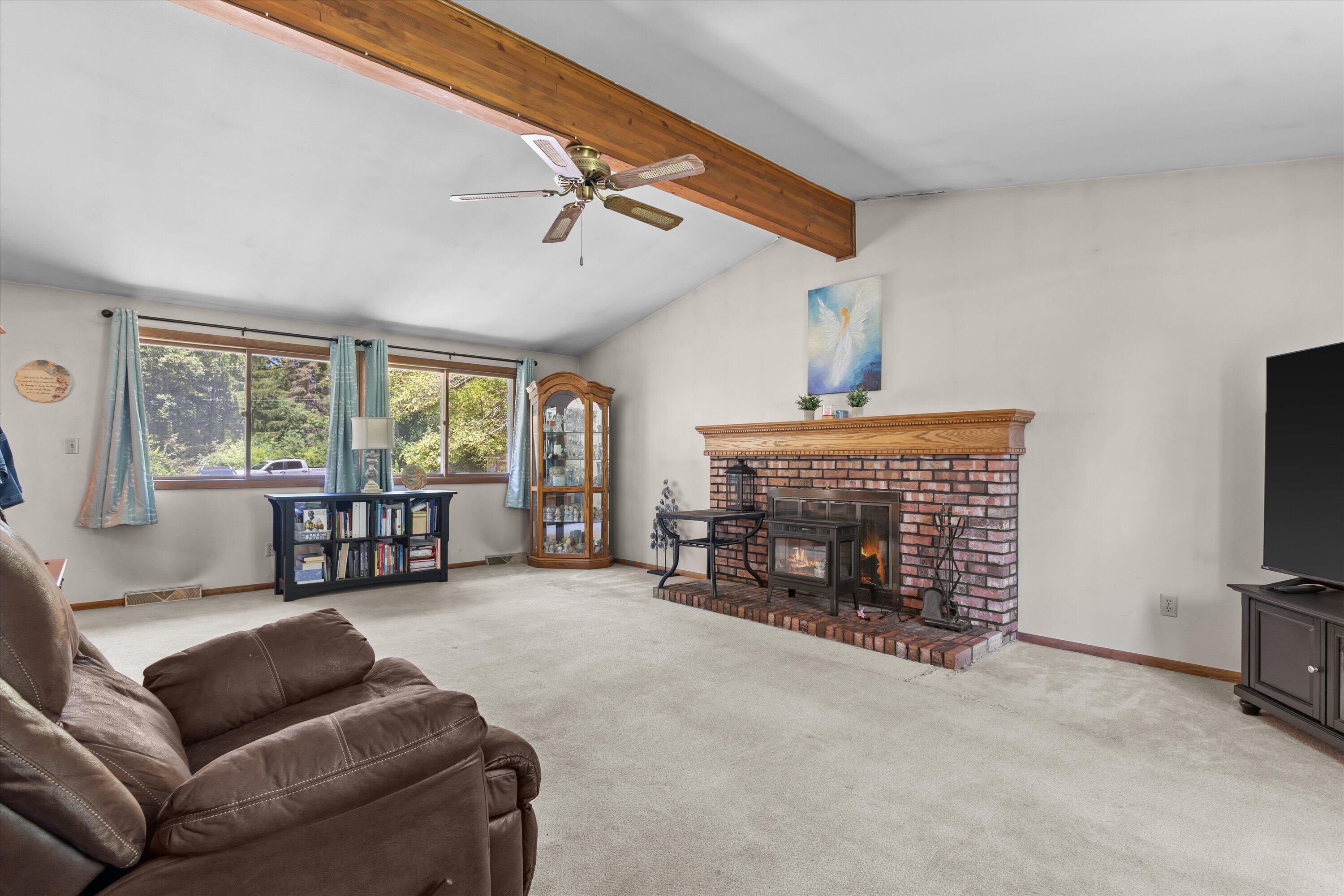 W347S7680 Sprague Road Eagle, WI 53119 - Photo 23 of 45 Lots Of Natural Light