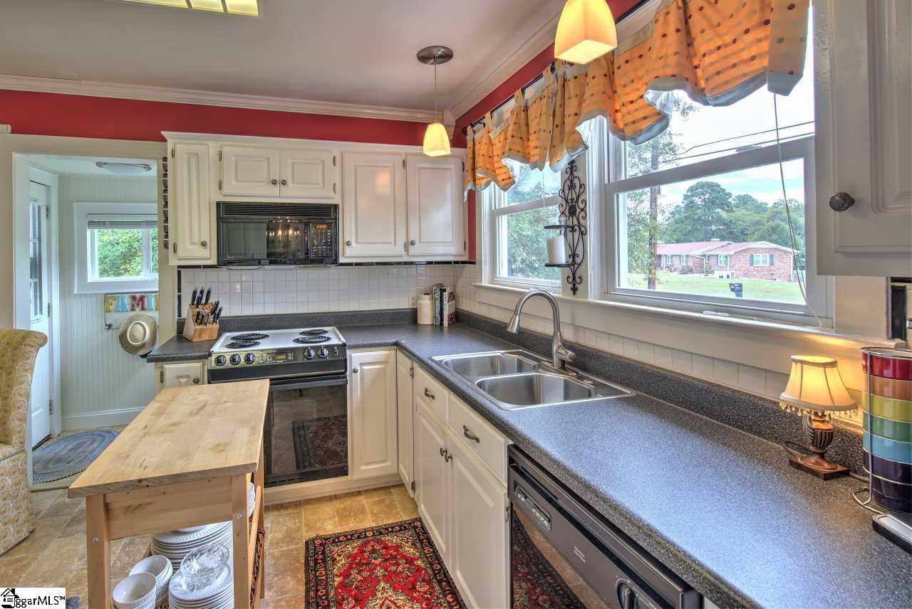 24 Yown Road Greenville, SC 29611 - Photo 7 of 32 Gallery Image 7