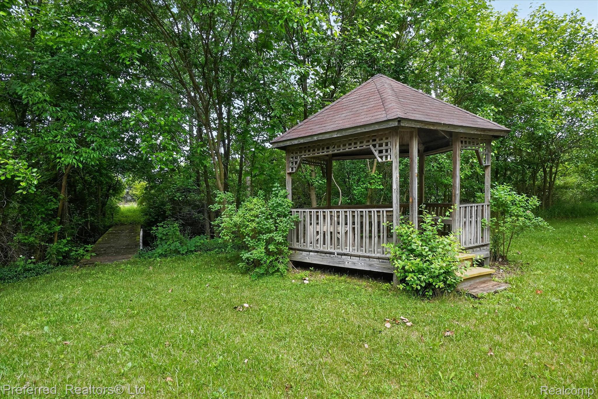 9065 East Richfield Road Davison, MI 48423 - Photo 60 of 75 Gazebo