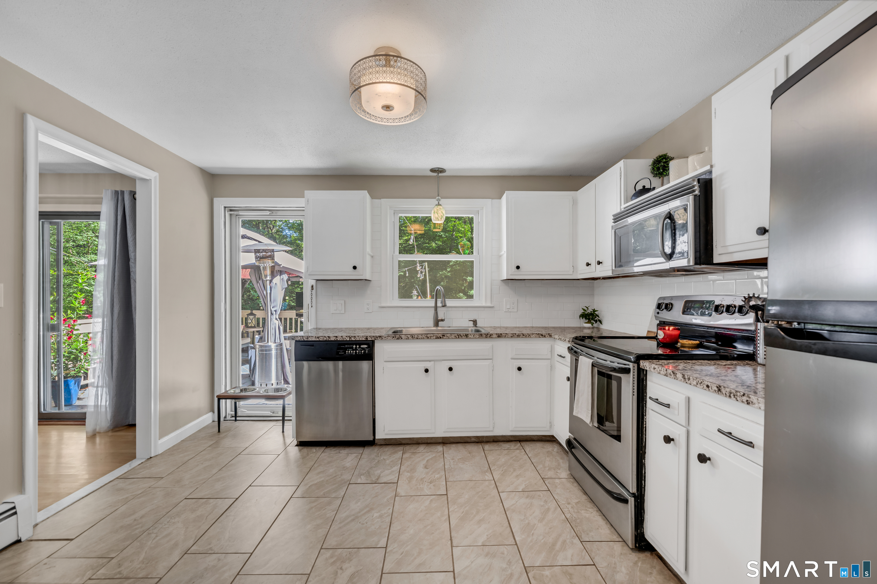805 Neipsic Road Glastonbury, CT 06033 - Photo 12 of 32 Gallery Image 12