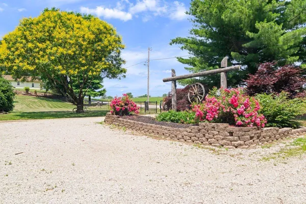 $697,500 | 2477 West 50 North, Princeton, IN 47670