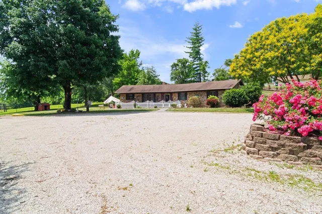 $697,500 | 2477 West 50 North, Princeton, IN 47670