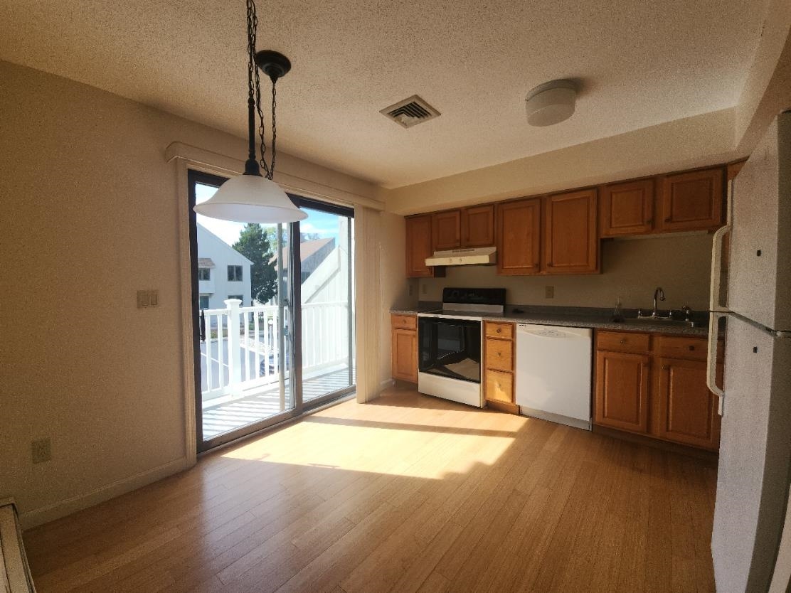 65 Victoria Street, Unit 45 Manchester, NH 03104 - Photo 5 of 50