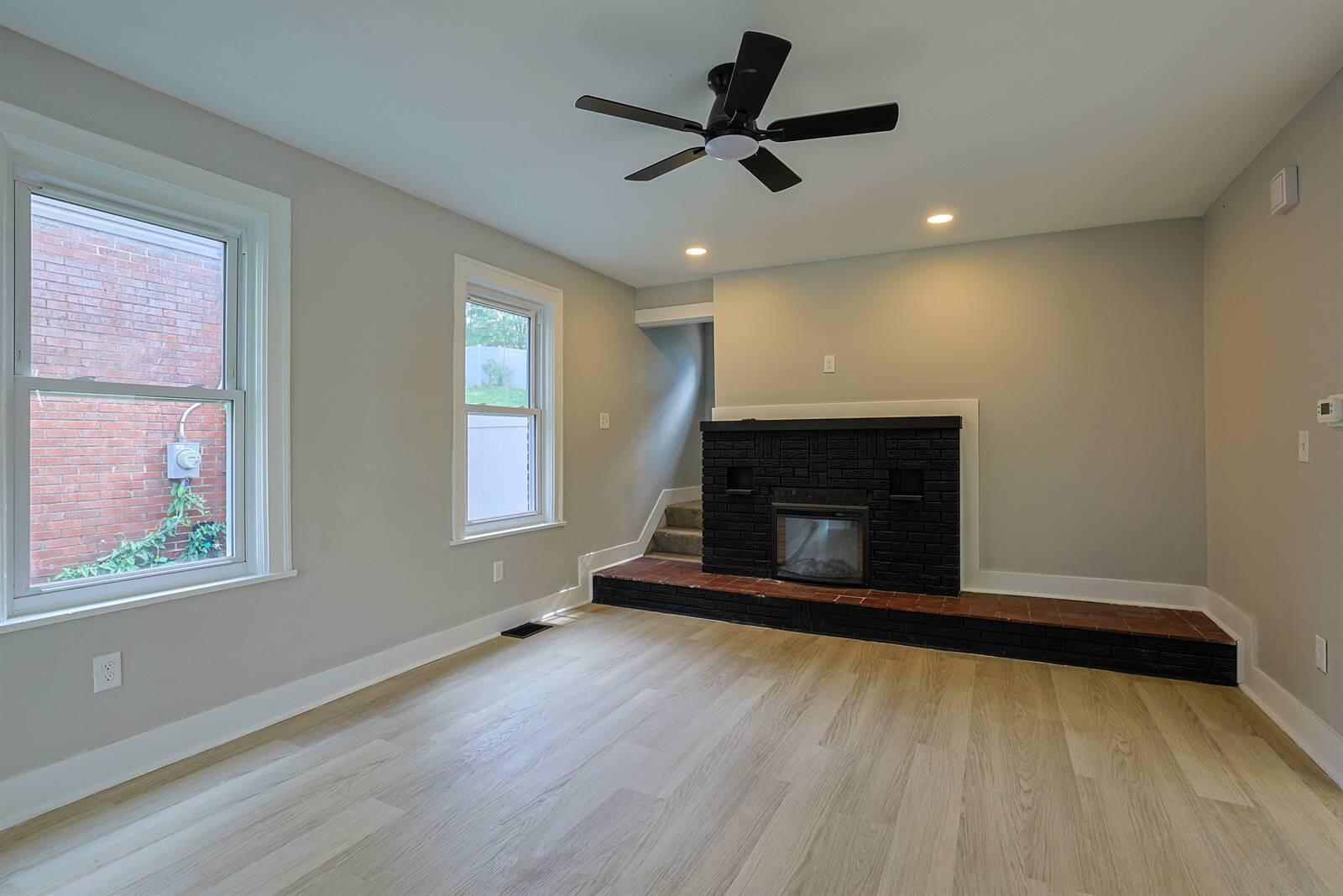 1139 Mt Allen Road Covington, KY 41011 - Photo 5 of 35 005-Living-Room