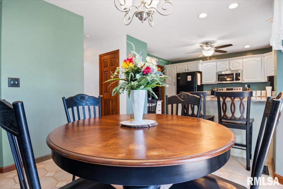 2316 Redlands Drive Springfield, IL 62711 - Photo 14 of 57 Gallery Image 14