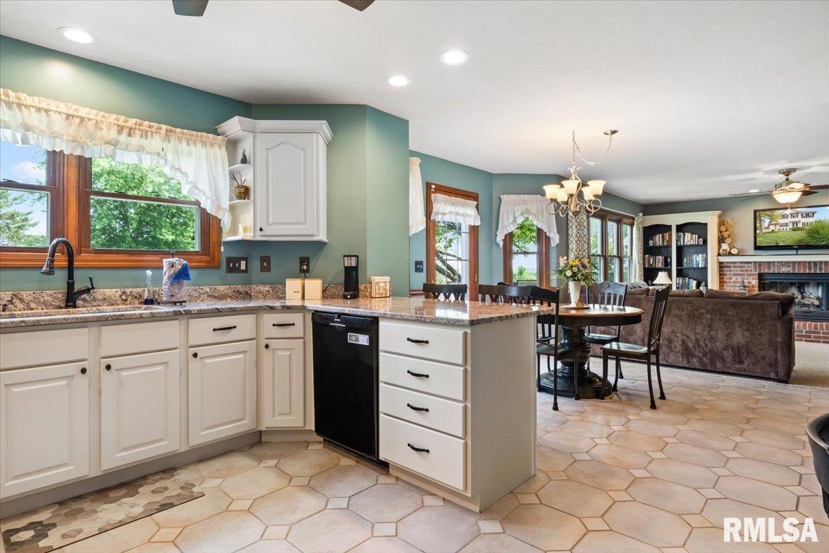 2316 Redlands Drive Springfield, IL 62711 - Photo 16 of 57 Gallery Image 16