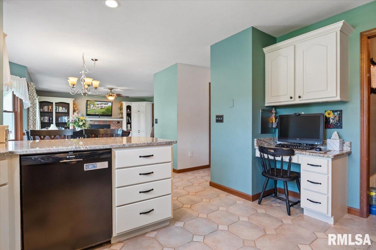 2316 Redlands Drive Springfield, IL 62711 - Photo 20 of 57 Gallery Image 20
