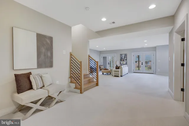 $2,277,500 | 903 Hillcrest Drive Southwest, Vienna, VA 22180