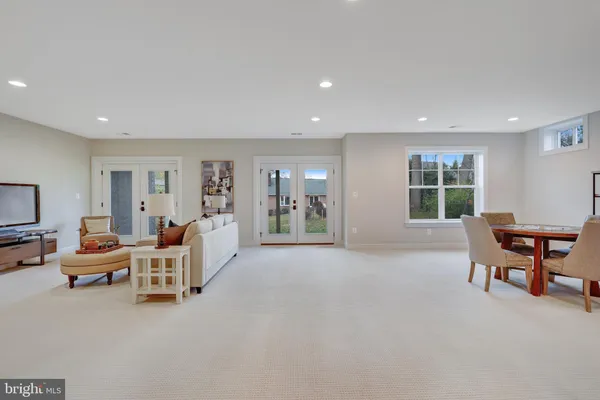 $2,277,500 | 903 Hillcrest Drive Southwest, Vienna, VA 22180