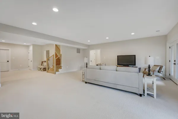$2,277,500 | 903 Hillcrest Drive Southwest, Vienna, VA 22180