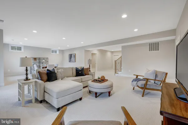$2,277,500 | 903 Hillcrest Drive Southwest, Vienna, VA 22180