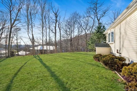 $550,000 | 3843 Perry Street, Jefferson Valley, NY 10535