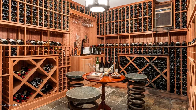 a view of front of house with a small yard